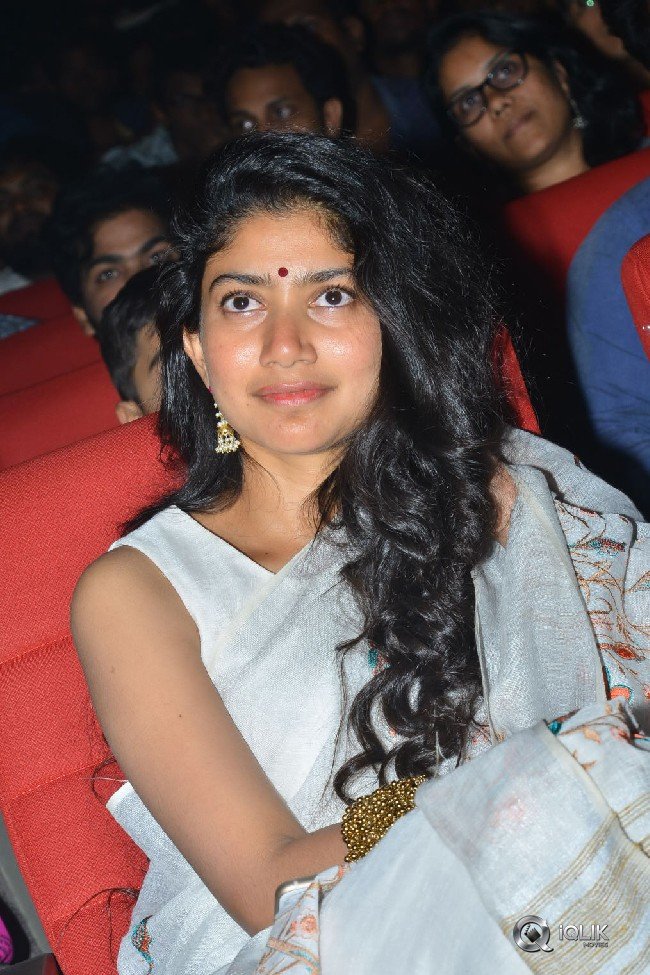 Sai-Pallavi-at-Padi-Padi-Leche-Manasu-Movie-Pre-Release-Event